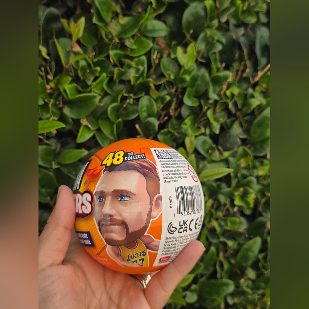 Surprise NBA Ballers Collectible Mystery Capsule Toy - Picture 2 of 6